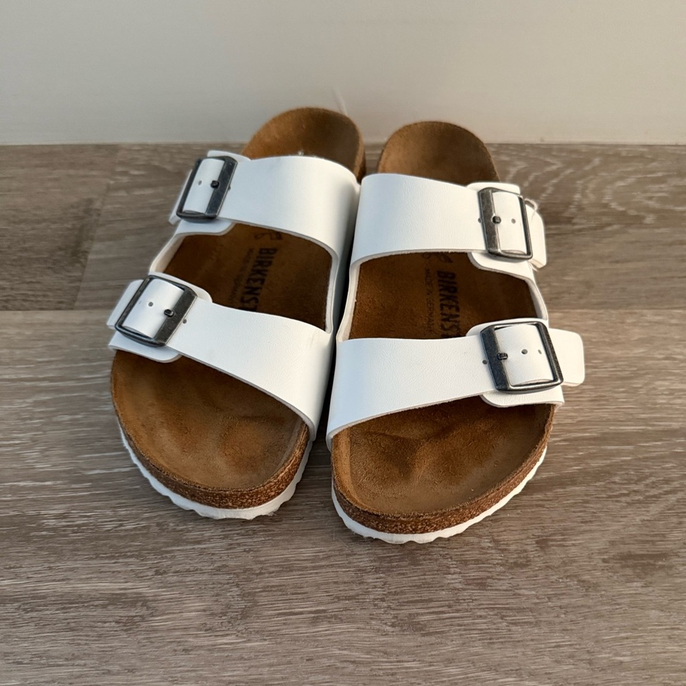 Arizona Birkenstock white sandals, size 35.